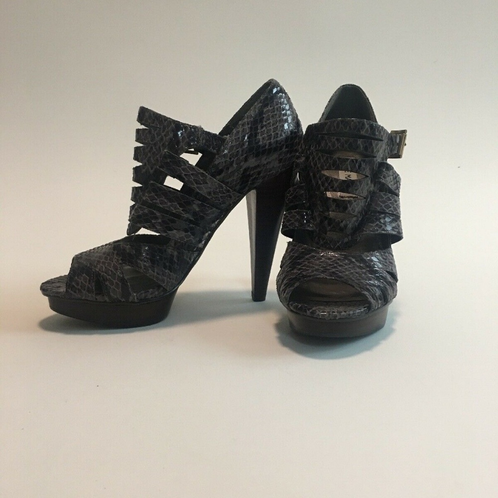 STEVE MADDEN SNAKESKIN HEELS SIZE 7.5